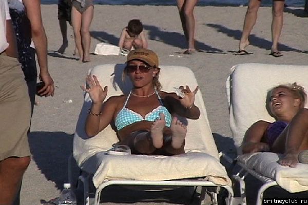 Бритни на пляже в Майямиbritneyspears0115[1].jpg(Бритни Спирс, Britney Spears)